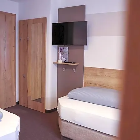 Zur Bruecke 2*