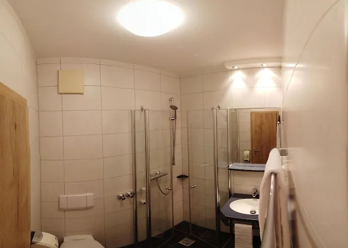 Zur Brücke Hotel 2*